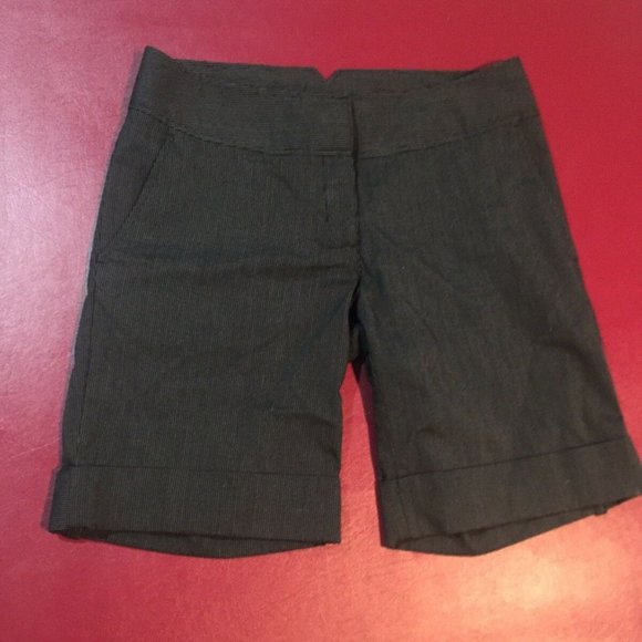 H&M Dress Shorts, Gray, Pin Striped, Cuffed Hem 6 - Picture 1 of 1